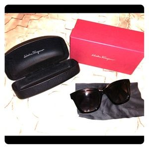 AUTHENTIC salvatore ferragamo sunglasses